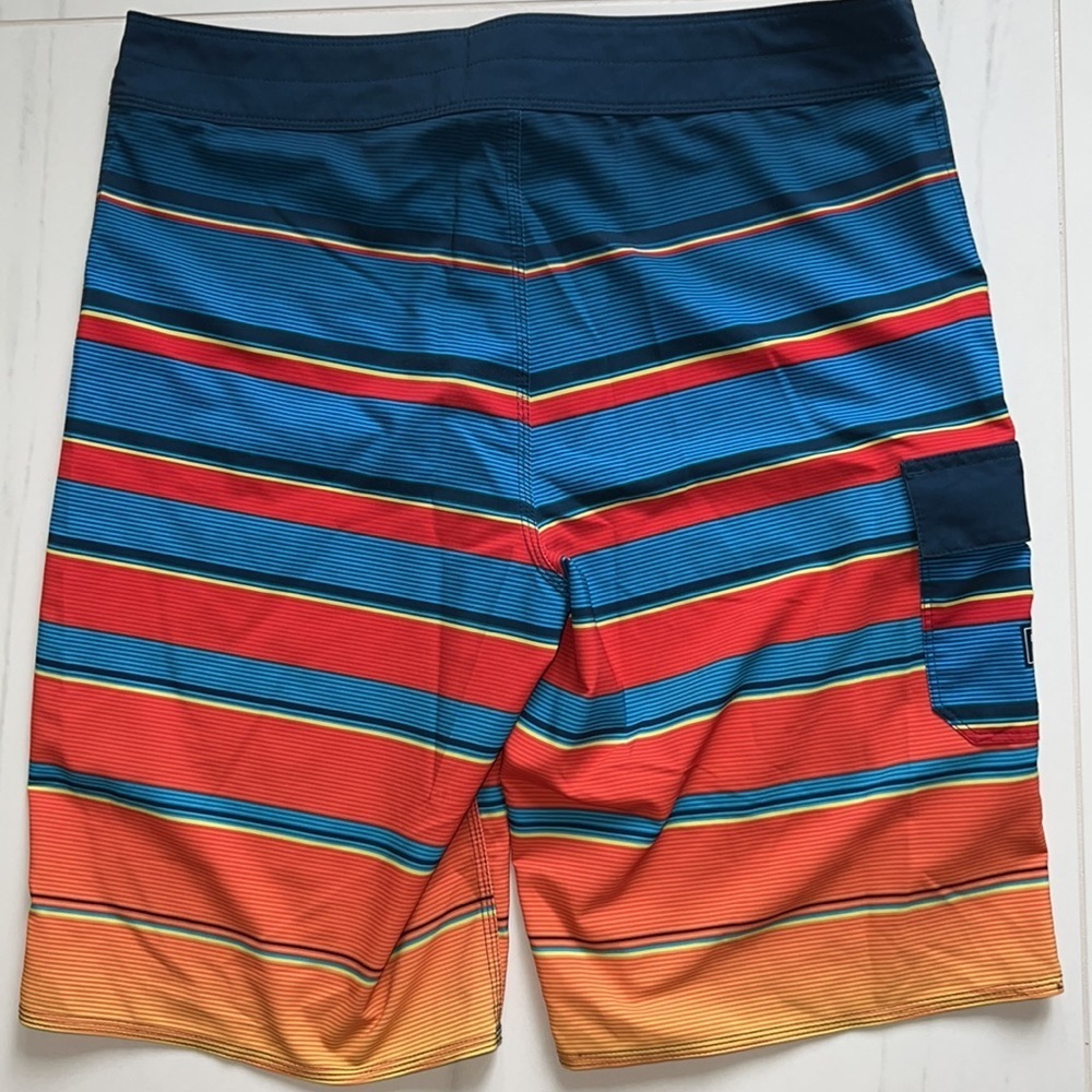 Multi Stripe Billabong Board Shorts with Side Pocket Size 32 - Picture 6 of 6